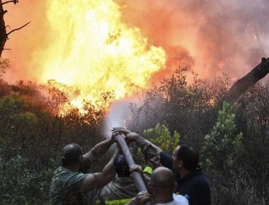 Σε πόσες εβδομάδες θα έχουν ταυτοποιηθεί οι σοροί των θυμάτων των πυρκαγιών - Αγωνία για τις οικογένειές τους